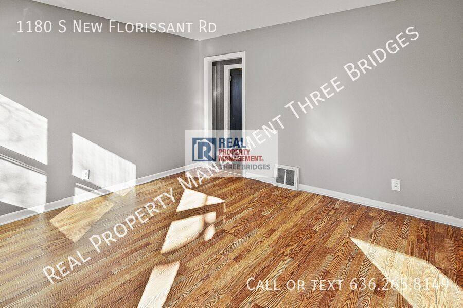 House for rent at 1180 S New Florissant Rd, Florissant, MO 63031