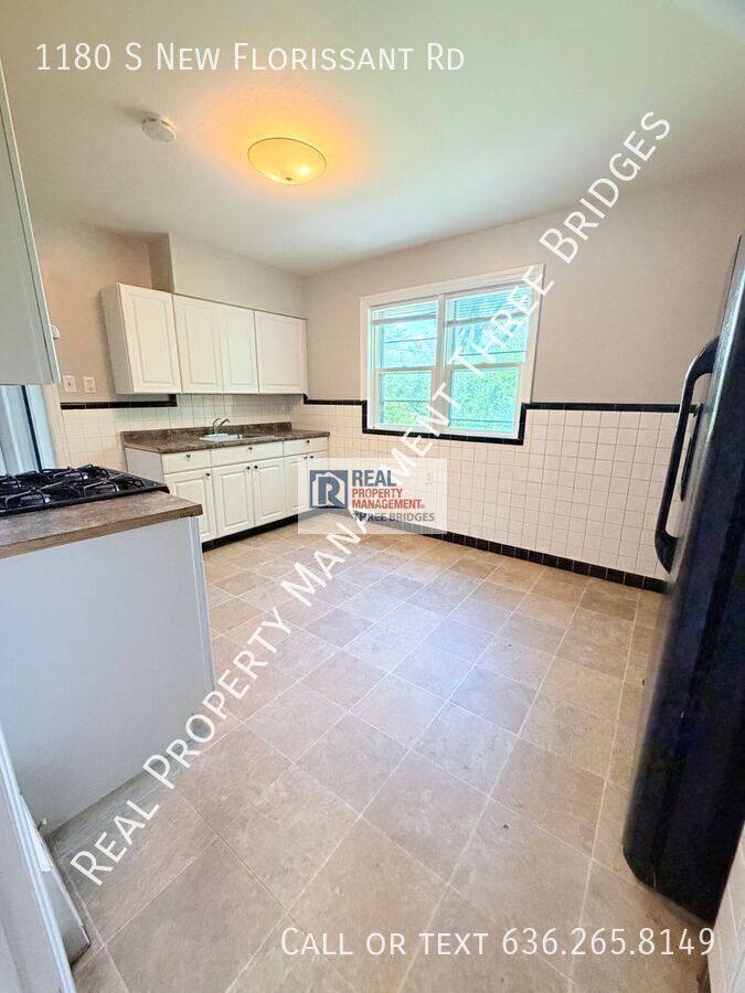 House for rent at 1180 S New Florissant Rd, Florissant, MO 63031