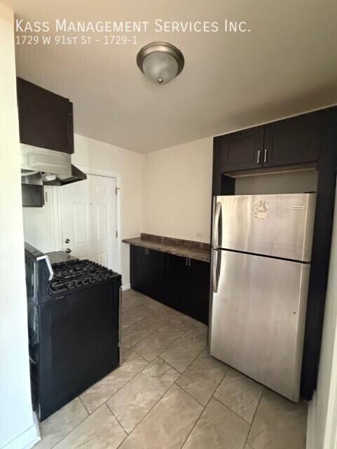 Apartment for rent at 1729 W 91st St #1, Chicago, IL 60620
