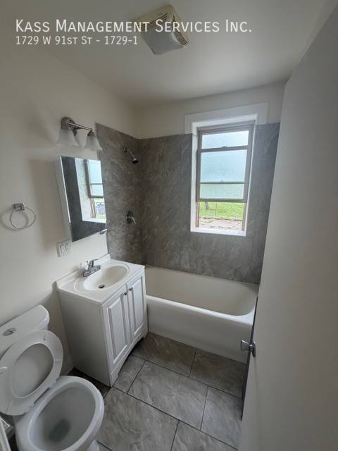 Apartment for rent at 1729 W 91st St #1, Chicago, IL 60620