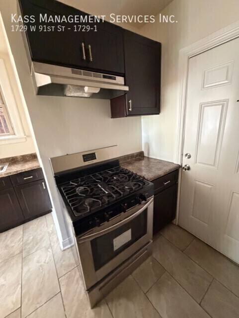 Apartment for rent at 1729 W 91st St #1, Chicago, IL 60620