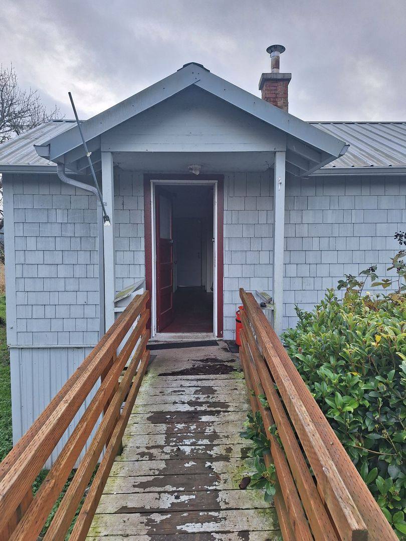House for rent at 11393 Carver Rd, Clatskanie, OR 97016