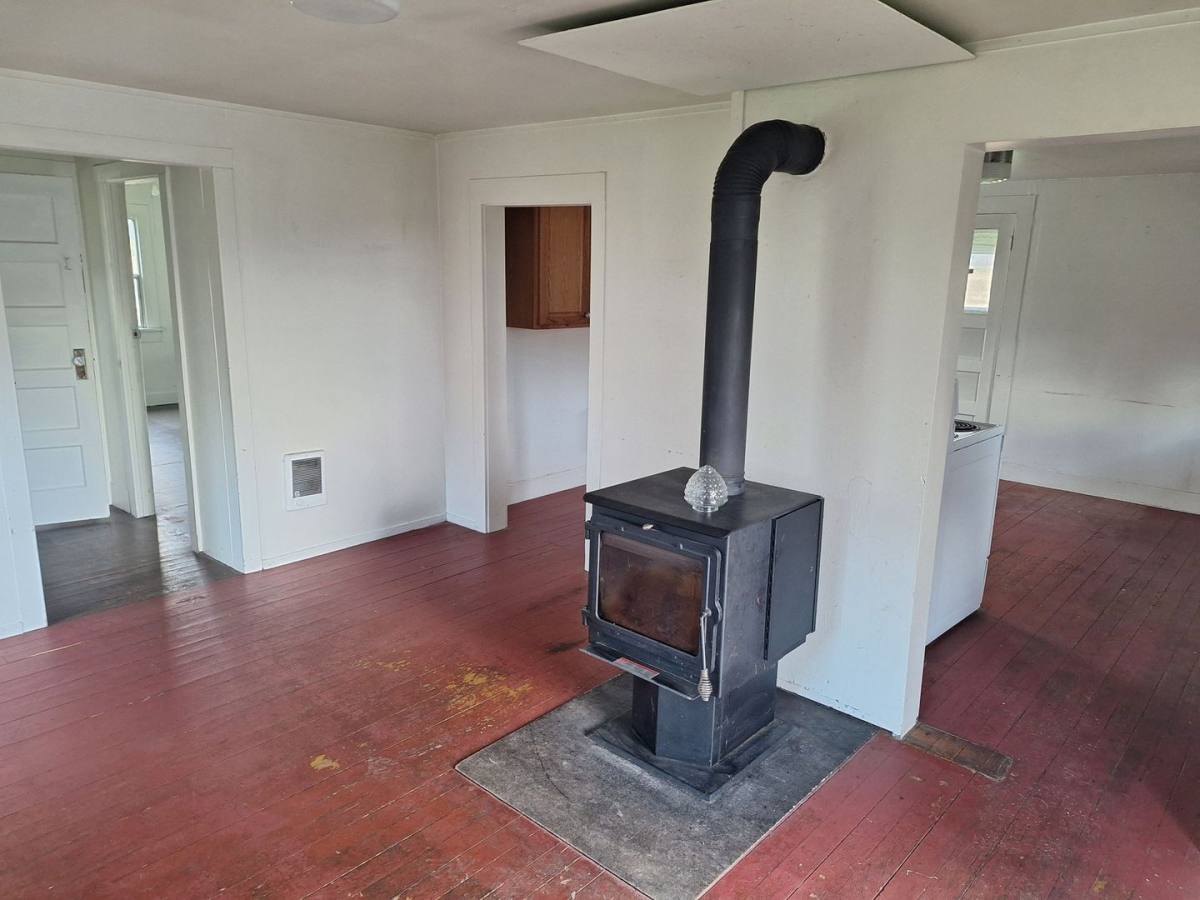 House for rent at 11393 Carver Rd, Clatskanie, OR 97016