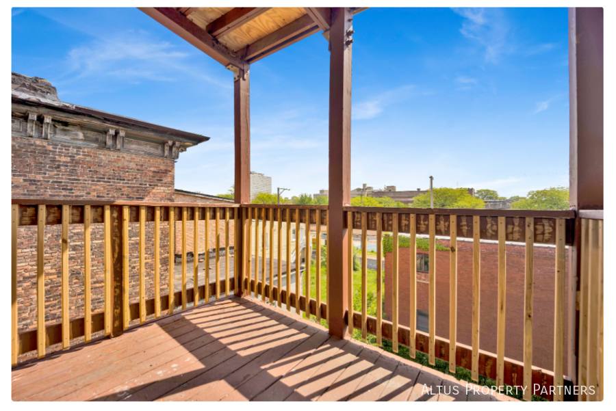 Townhouse for rent at 4927 S Prairie Ave #2N, Chicago, IL 60615