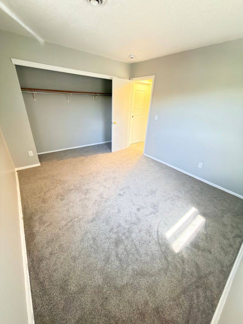 Apartment for rent at 3552 Kimberly Downs Rd, Davenport, IA 52807