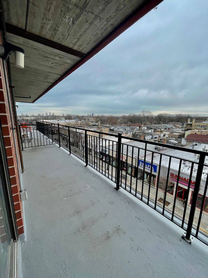 Apartment for rent at 6401-6423 N Rockwell, Chicago, IL 60645
