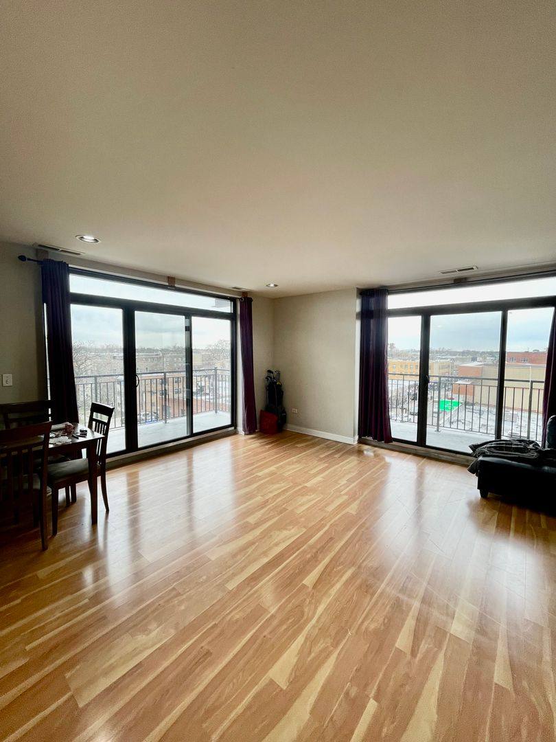 Apartment for rent at 6401-6423 N Rockwell, Chicago, IL 60645