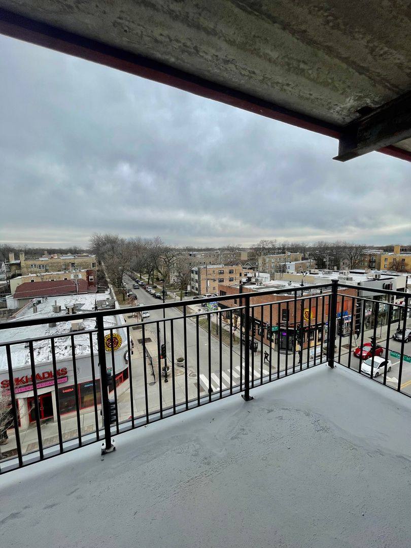 Apartment for rent at 6401-6423 N Rockwell, Chicago, IL 60645