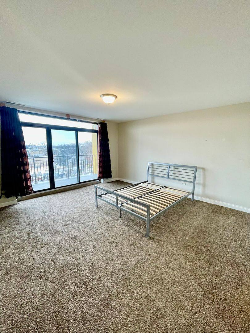 Apartment for rent at 6401-6423 N Rockwell, Chicago, IL 60645