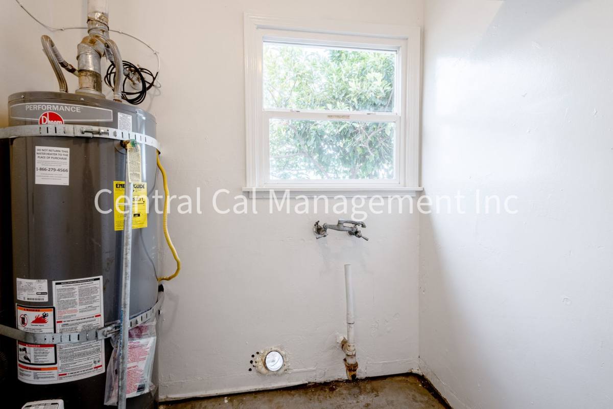House for rent at 2124 Pacific St, Bakersfield, CA 93305