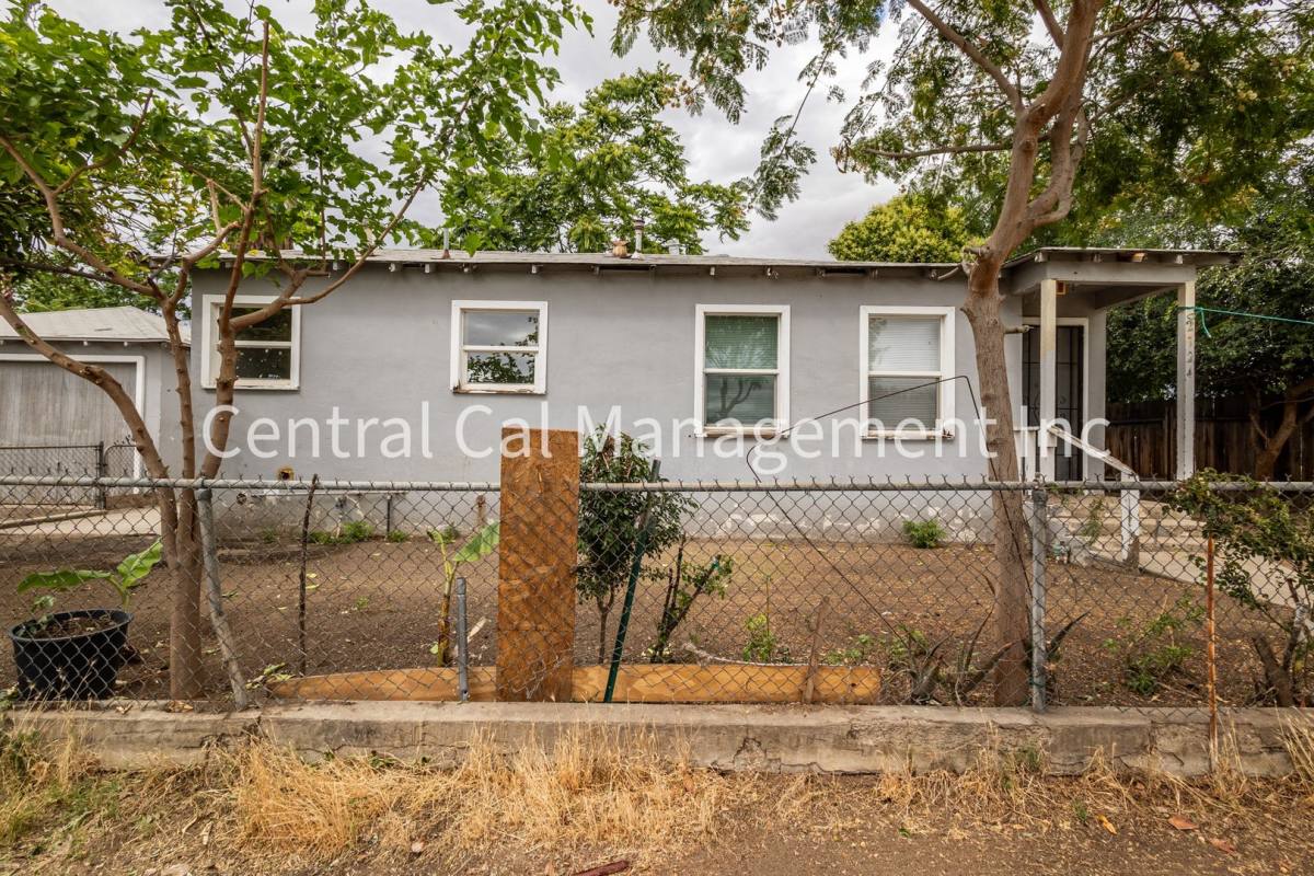 House for rent at 2124 Pacific St, Bakersfield, CA 93305