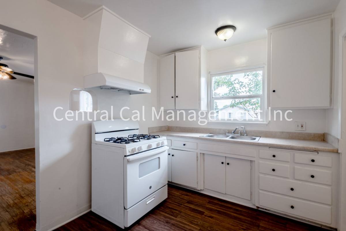 House for rent at 2124 Pacific St, Bakersfield, CA 93305