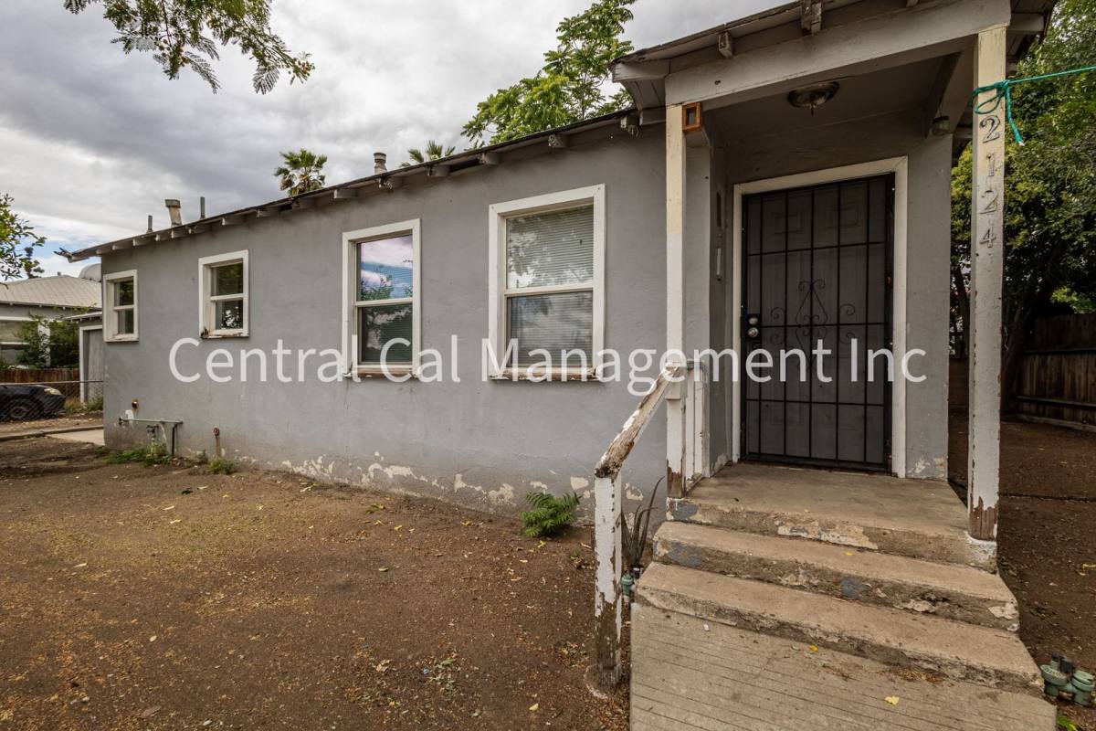 House for rent at 2124 Pacific St, Bakersfield, CA 93305