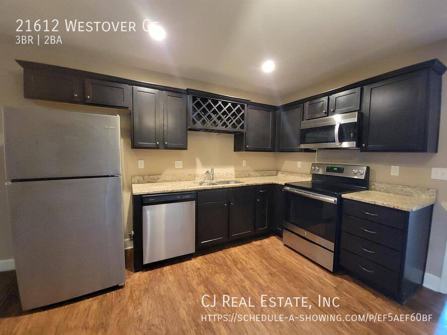 Townhouse for rent at 21612 Westover Court, Peculiar, MO 64078