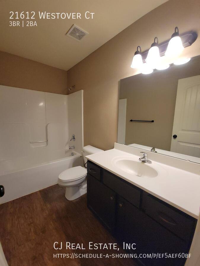 Townhouse for rent at 21612 Westover Court, Peculiar, MO 64078