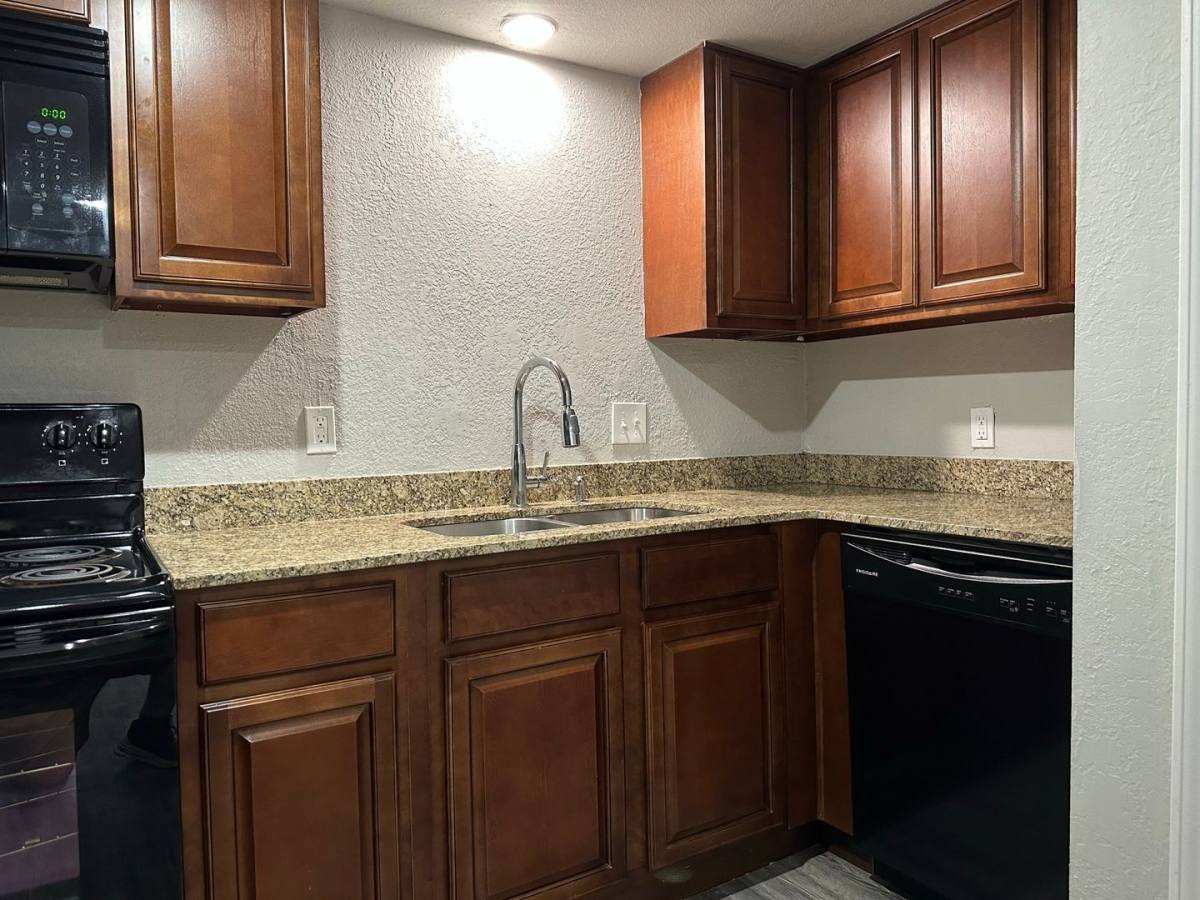 Townhouse for rent at 2921 Old Greenwood Rd - Building 1 #13, Fort Smith, AR 72903