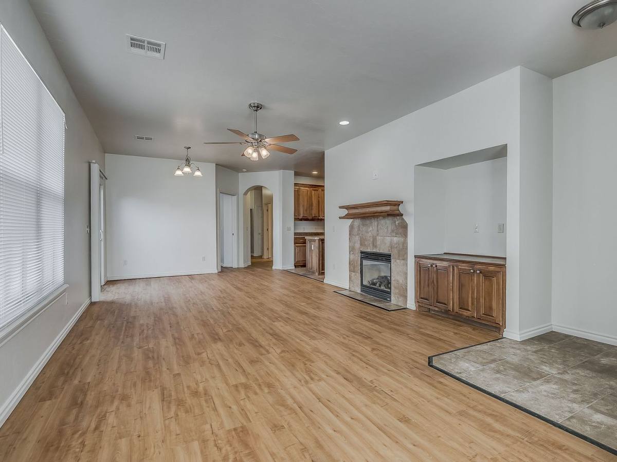 Apartment for rent at 11409 NW 121st Place, Yukon, OK 73099