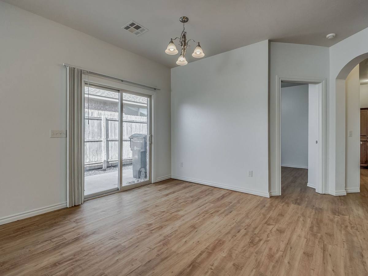 Apartment for rent at 11409 NW 121st Place, Yukon, OK 73099