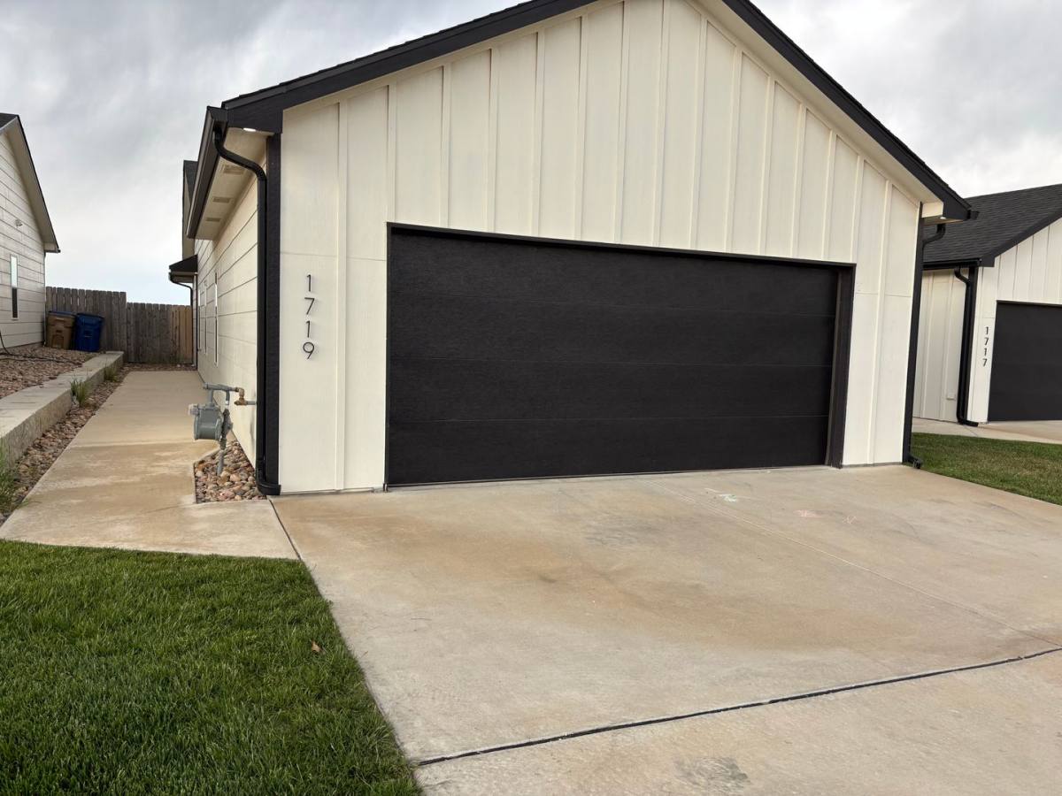 Apartment for rent at 1717 19 Hickory Creek, Wichita, KS 67235
