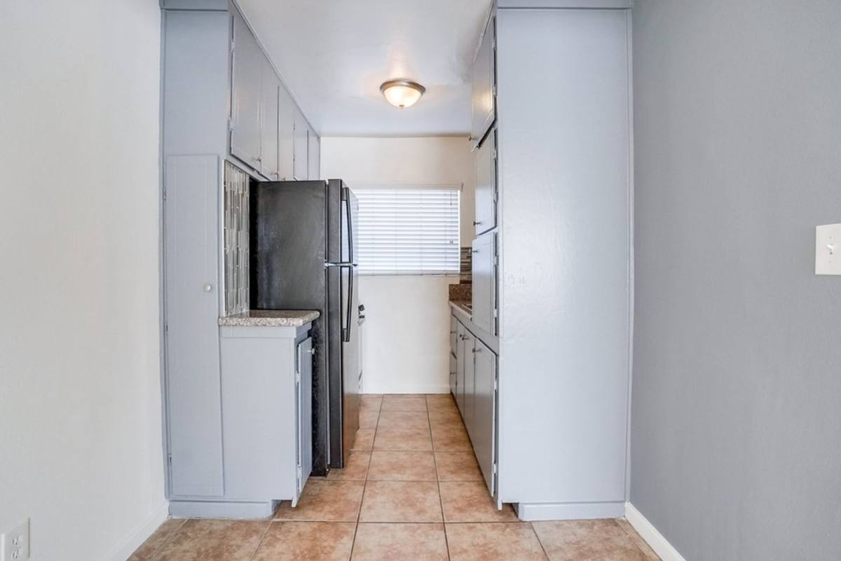 Apartment for rent at 2425 S Ridgeley Dr #1, Los Angeles, CA 90016