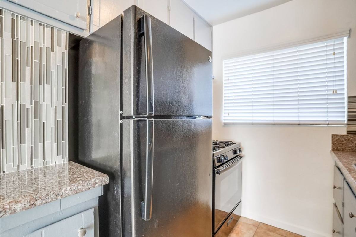 Apartment for rent at 2425 S Ridgeley Dr #1, Los Angeles, CA 90016