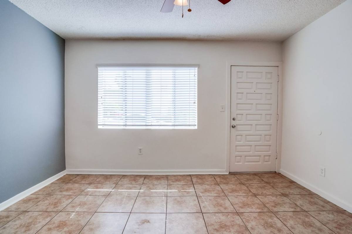 Apartment for rent at 2425 S Ridgeley Dr #1, Los Angeles, CA 90016