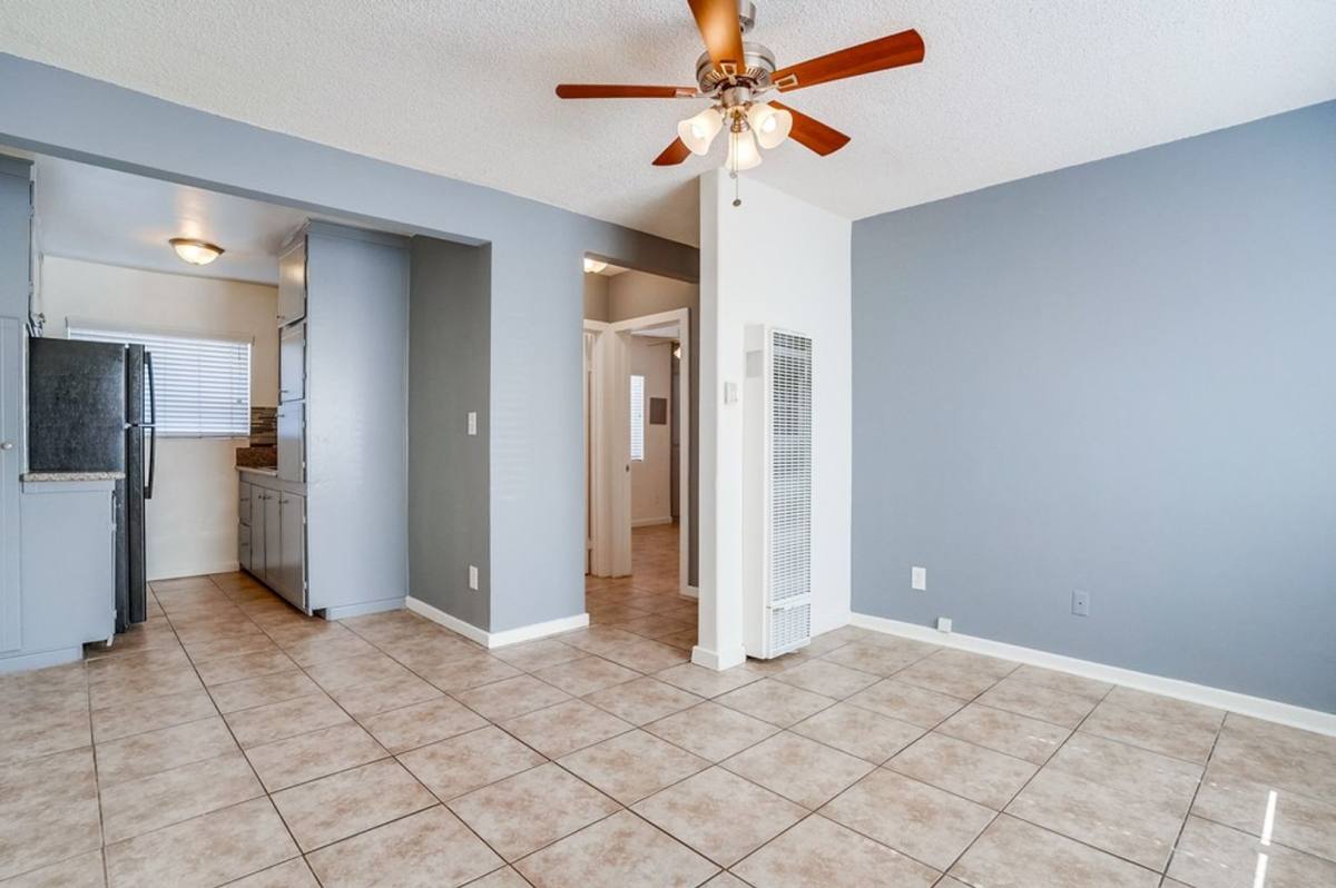 Apartment for rent at 2425 S Ridgeley Dr #1, Los Angeles, CA 90016