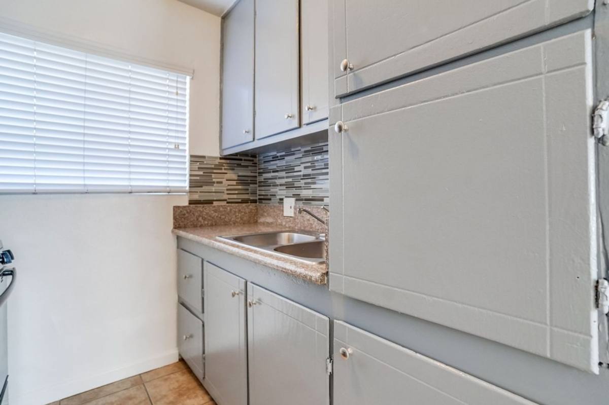 Apartment for rent at 2425 S Ridgeley Dr #1, Los Angeles, CA 90016