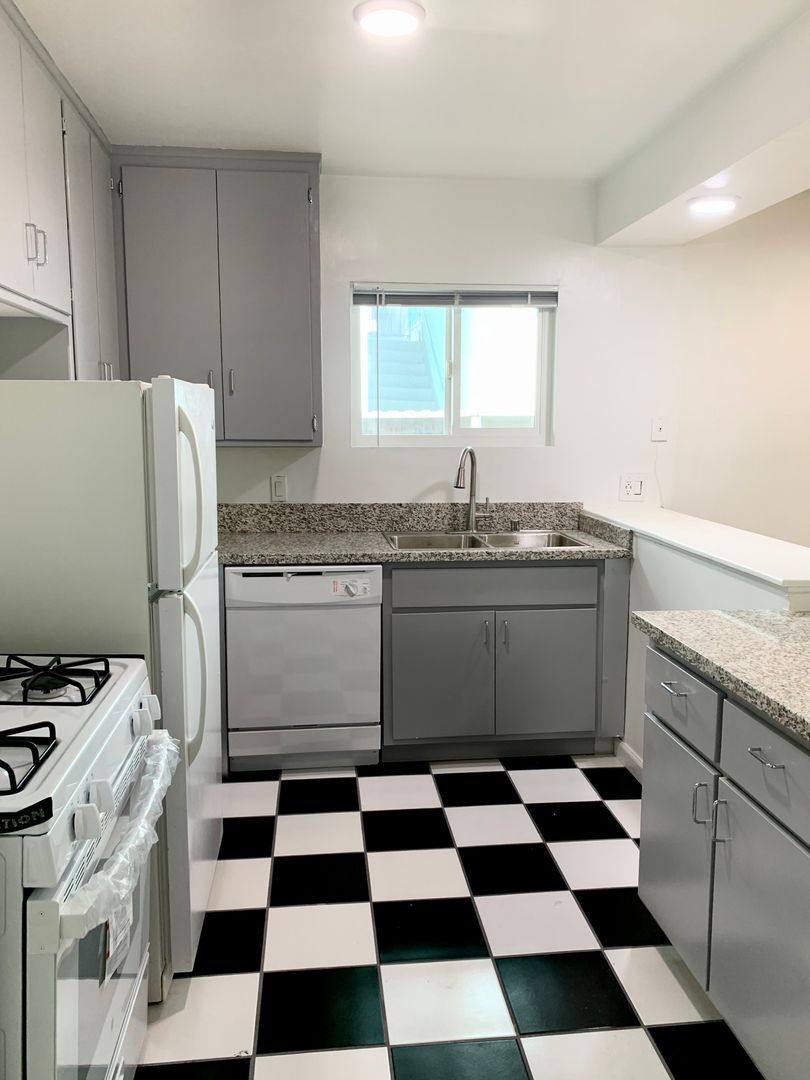 Apartment for rent at 3771 Vinton Ave, Los Angeles, CA 90034