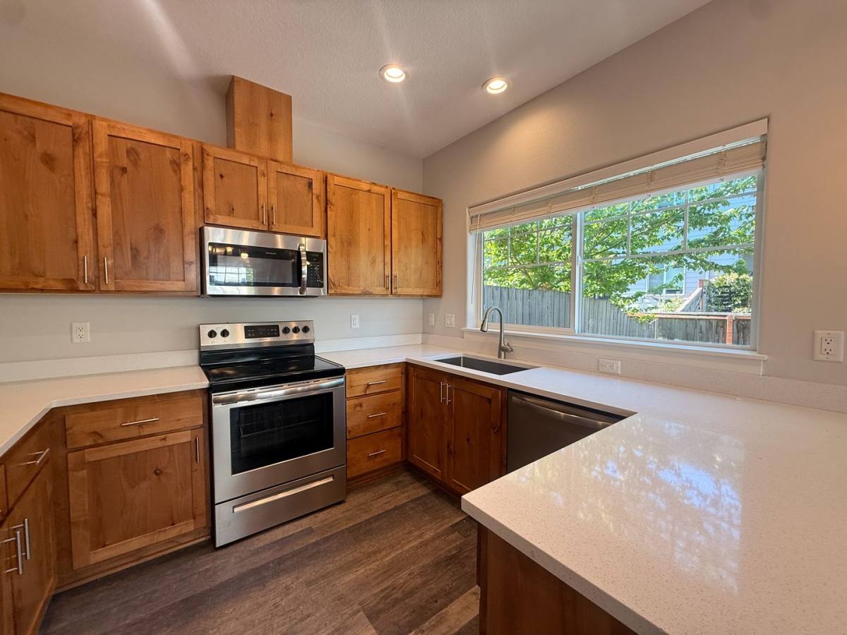 Apartment for rent at 5711-5713 Honey Bee St S, Salem, OR 97306