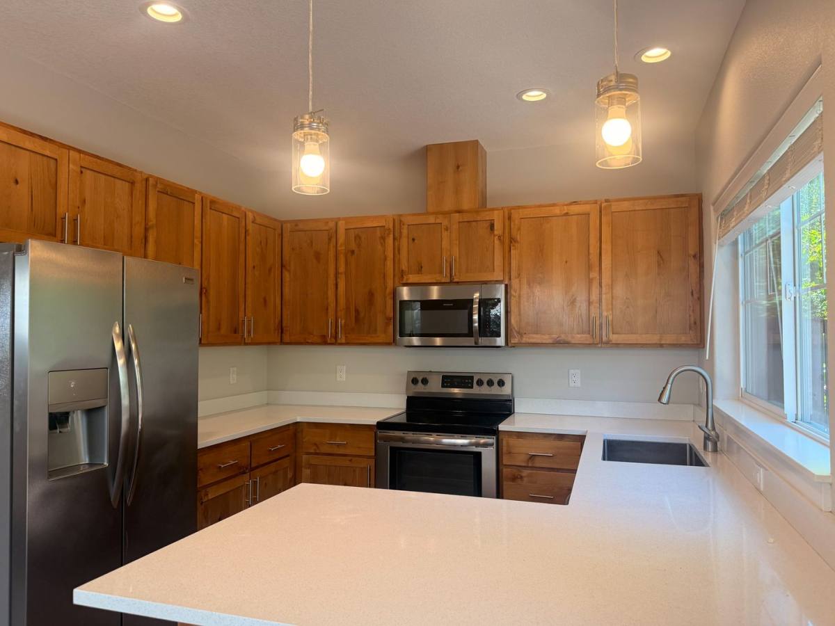 Apartment for rent at 5711-5713 Honey Bee St S, Salem, OR 97306