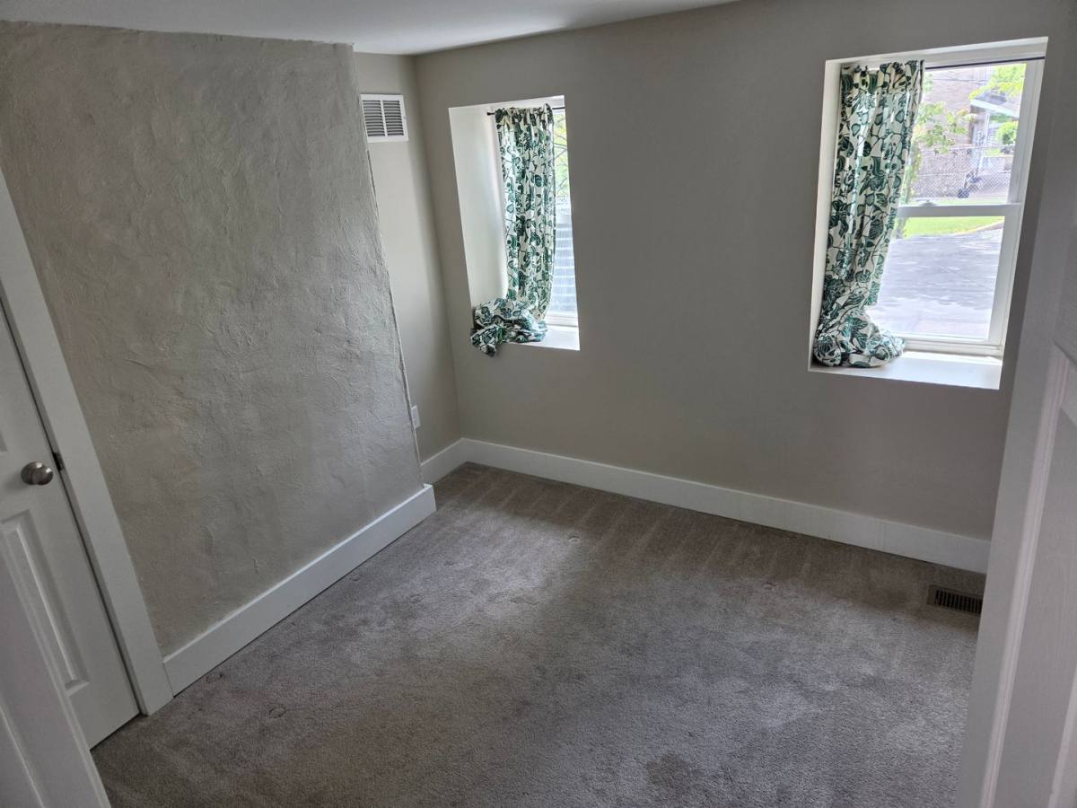 Townhouse for rent at 8 W 20th St, Wilmington, DE 19802