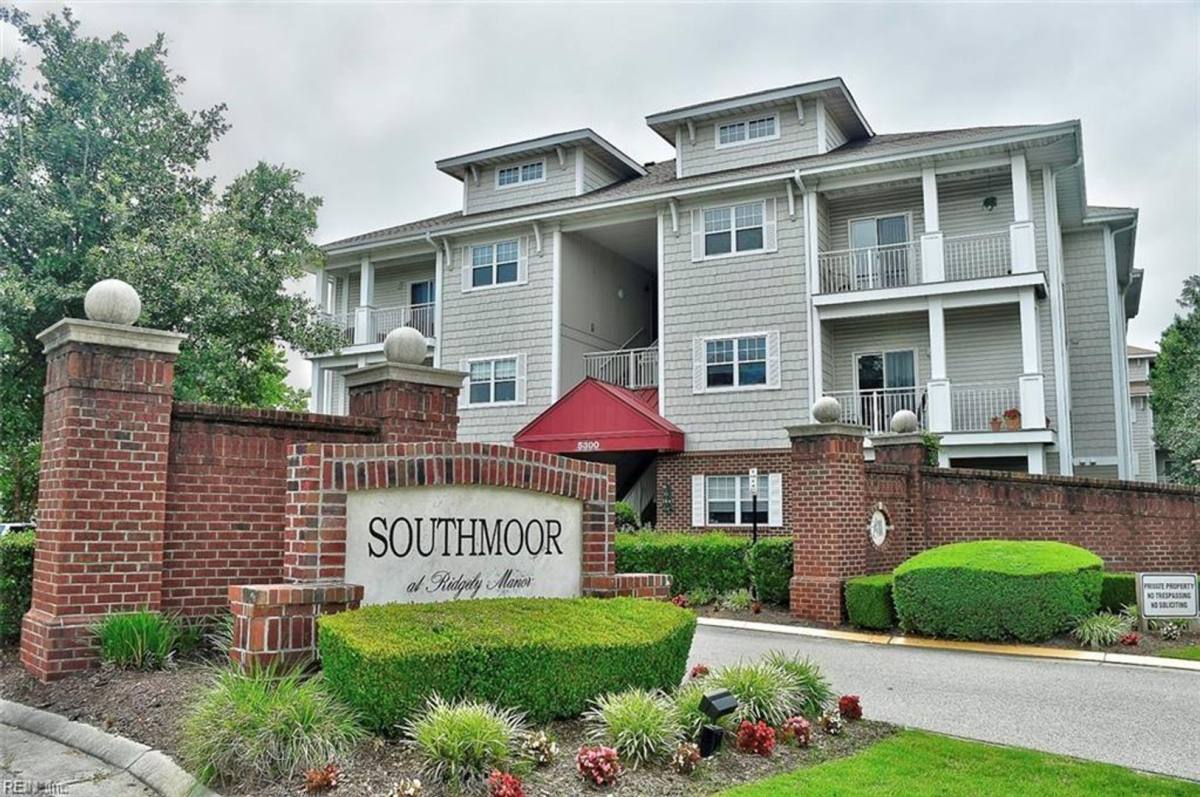 Condo for rent at 920 Southmoor Dr, Virginia Beach, VA 23455