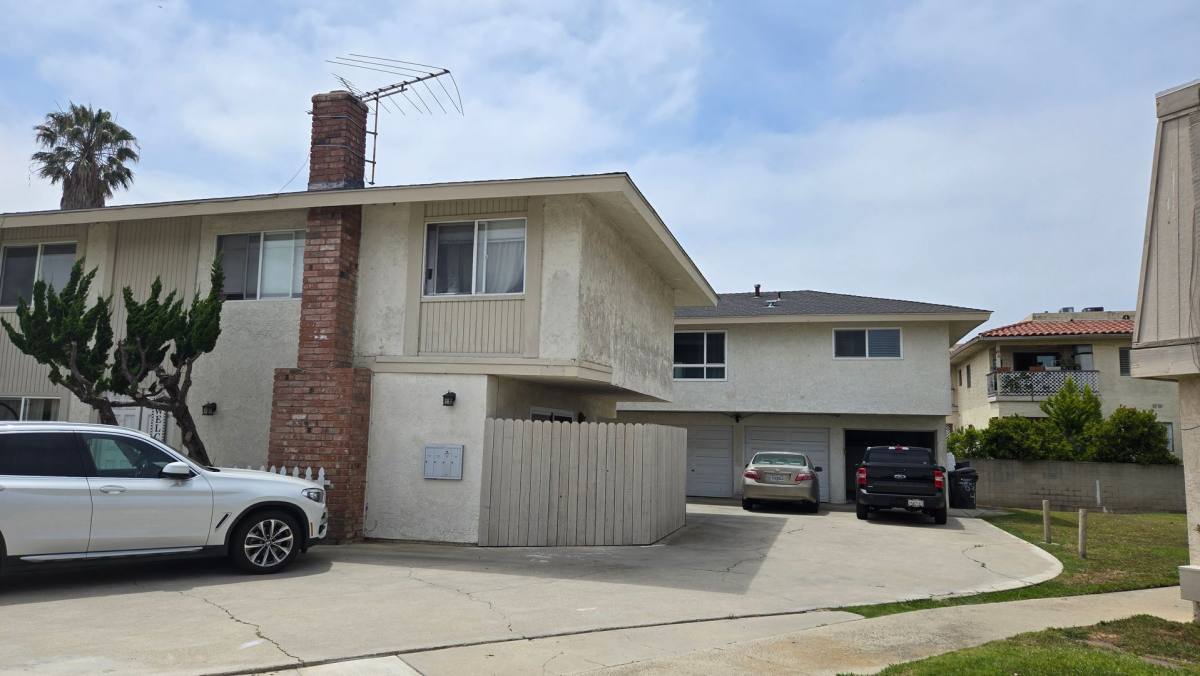 Apartment for rent at 7802 Shaffer Circle, Huntington Beach, CA 92648