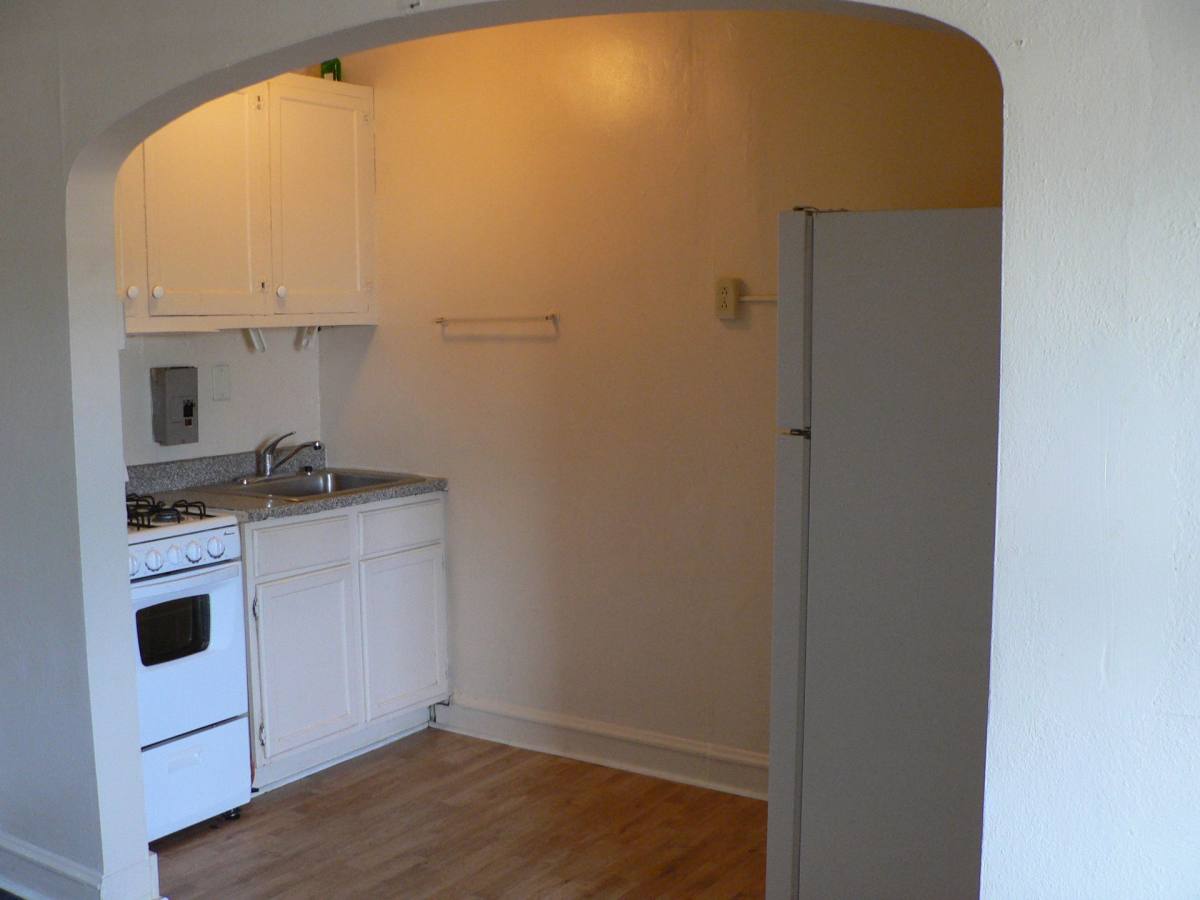 Apartment for rent at 2020 Washington St, Waukegan, IL 60085