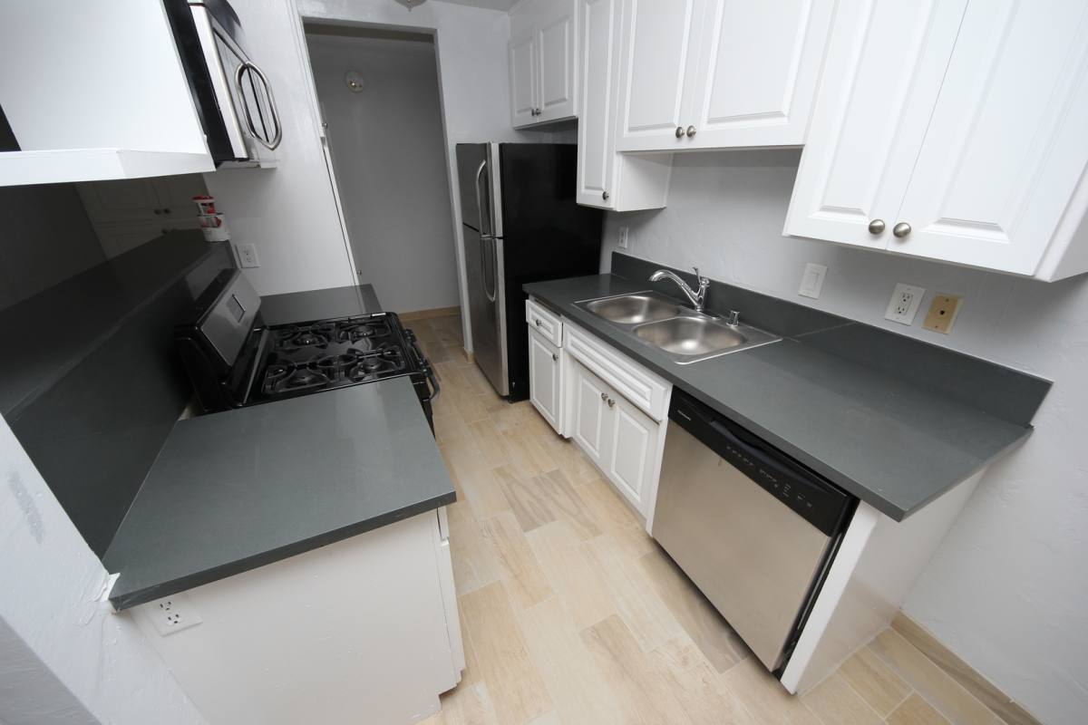 Apartment for rent at 415 N Venice Blvd, Venice, CA 90291