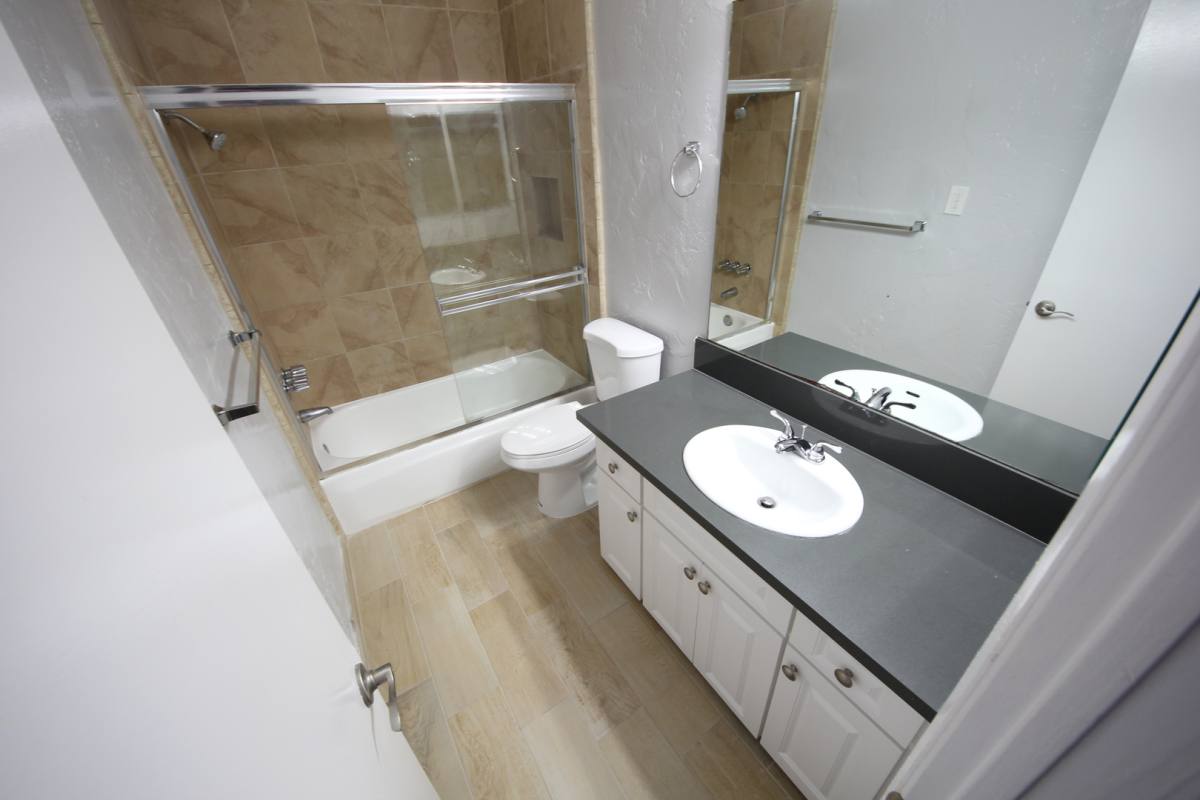Apartment for rent at 415 N Venice Blvd, Venice, CA 90291