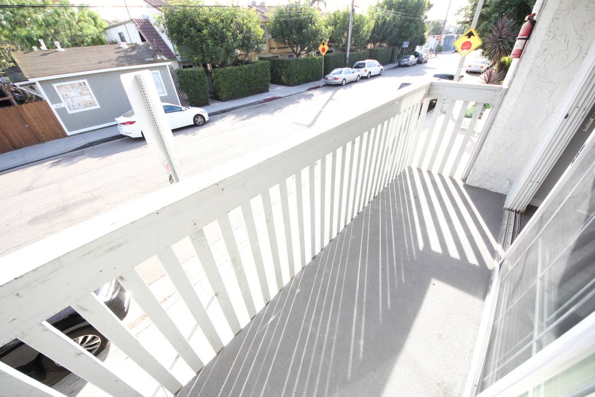 Apartment for rent at 415 N Venice Blvd, Venice, CA 90291