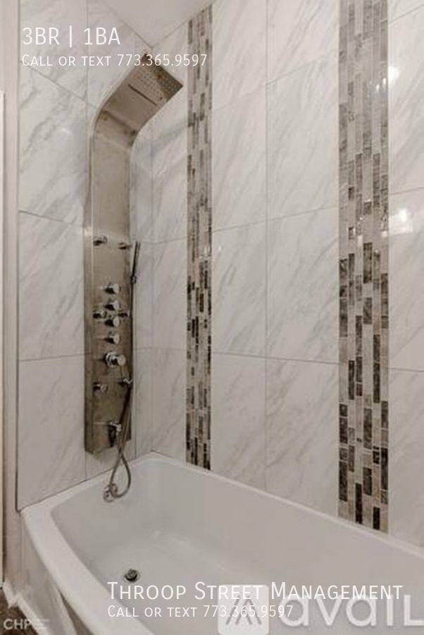 Apartment for rent at 6032 S Saint Lawrence #1, Chicago, IL 60637