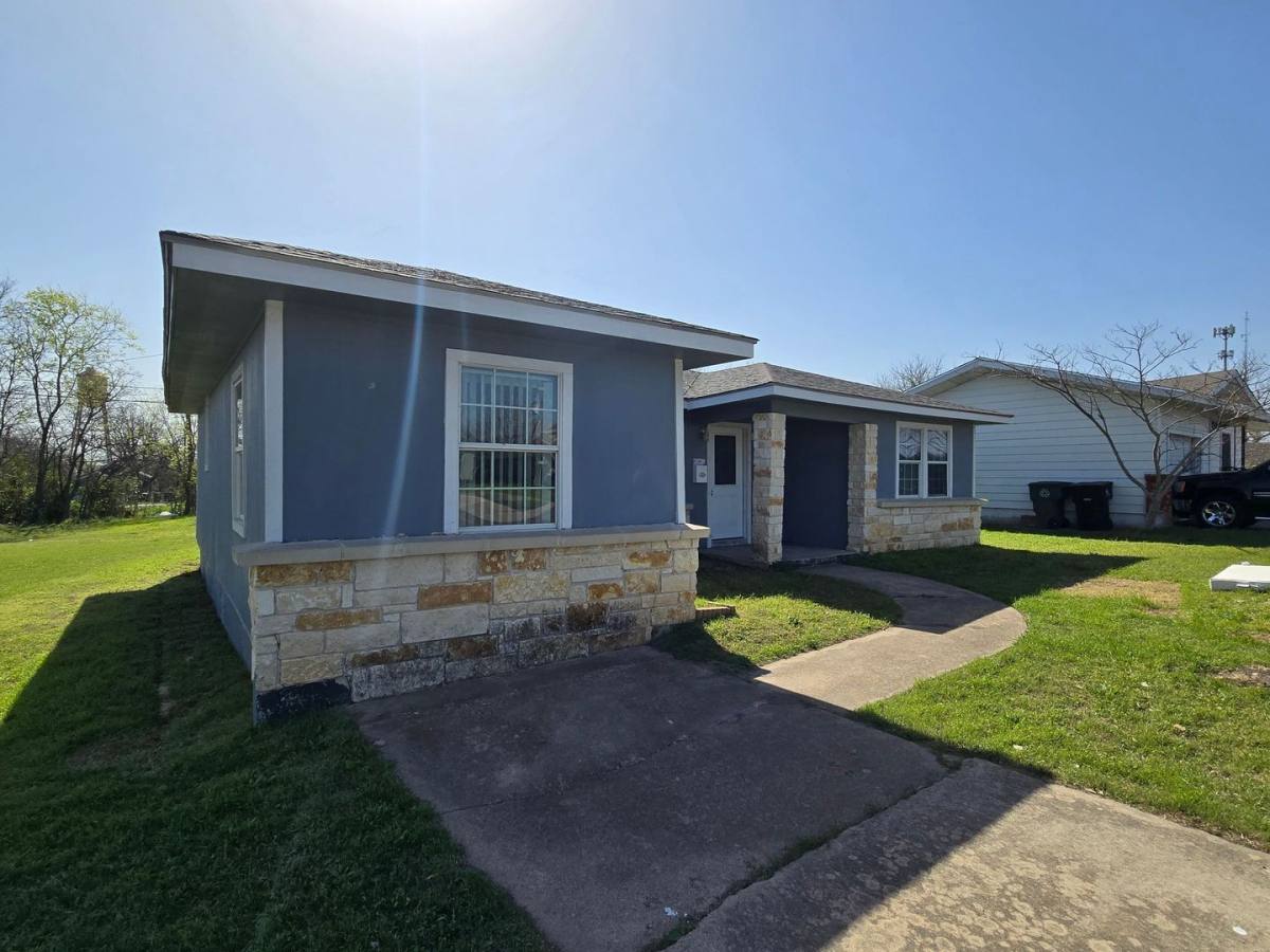 House for rent at 1111 S Martin Luther King Blvd, Temple, TX 76504