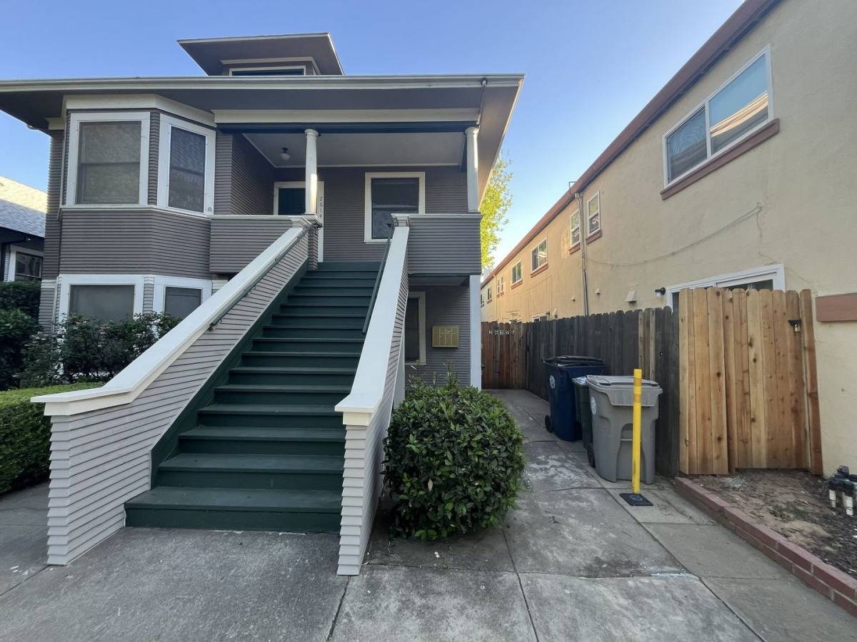 Apartment for rent at 2612-2614 Q St, Sacramento, CA 95816