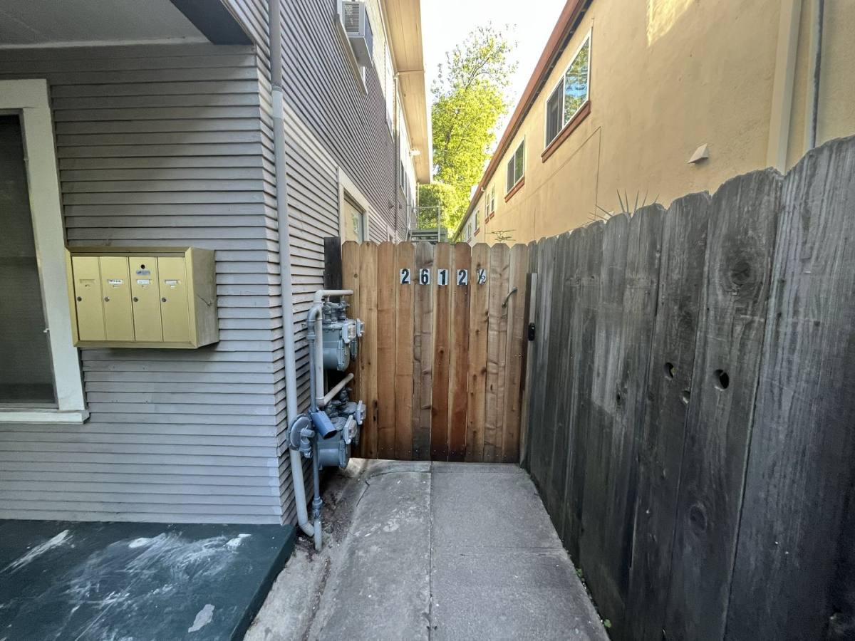 Apartment for rent at 2612-2614 Q St, Sacramento, CA 95816