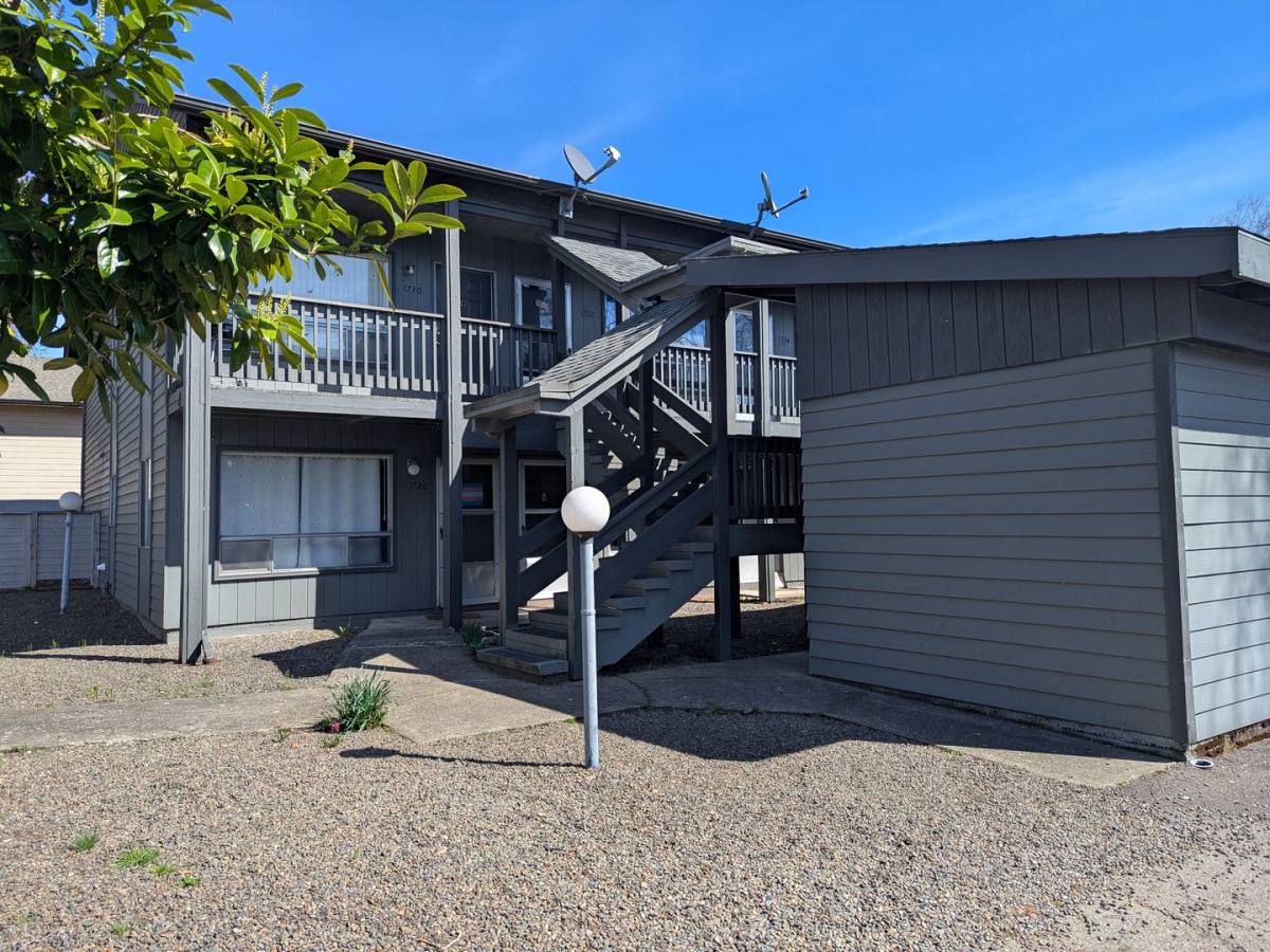 Apartment for rent at 1720-1738 Broadway St NE, Salem, OR 97301