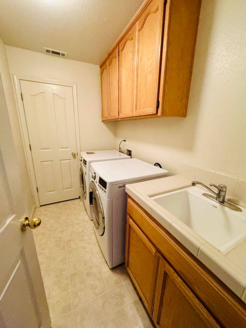 House for rent at 1037 Sandra St, Los Banos, CA 93635
