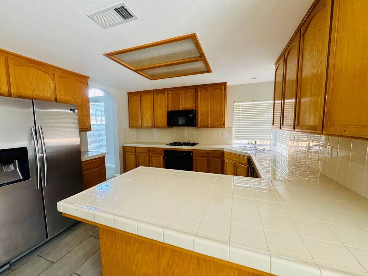 House for rent at 1037 Sandra St, Los Banos, CA 93635