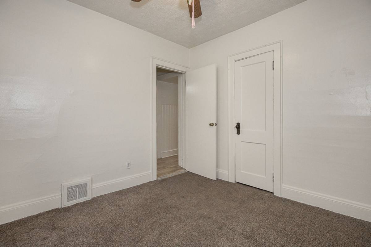 Apartment for rent at 4913 E, Cleveland, OH 44125