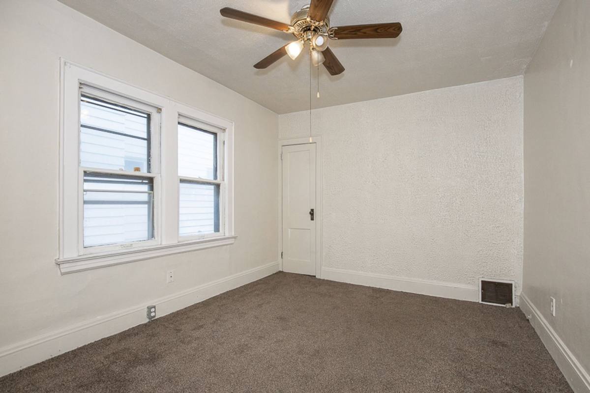 Apartment for rent at 4913 E, Cleveland, OH 44125