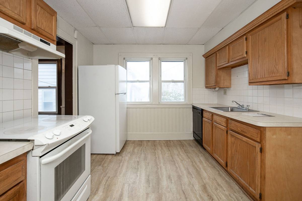 Apartment for rent at 4913 E, Cleveland, OH 44125