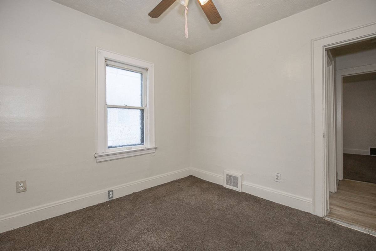 Apartment for rent at 4913 E, Cleveland, OH 44125
