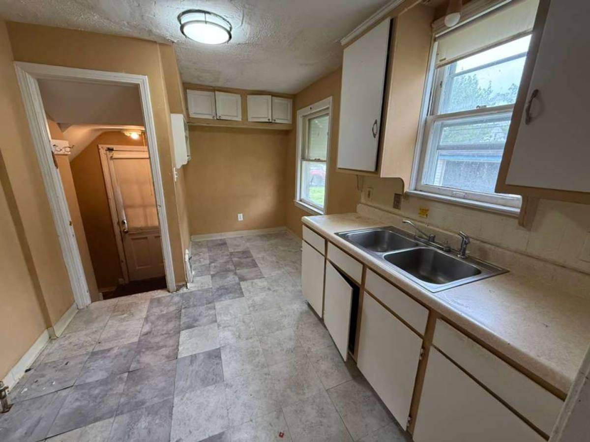 House for rent at 5470 Hollywood, Maple Heights, OH 44137